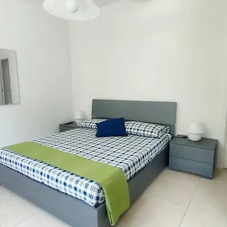 Casa Lety Con Giardino, By Affitti Brevi דירה *