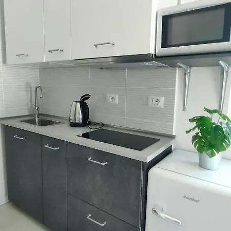 Casa Lety Con Giardino, By Affitti Brevi Apartment