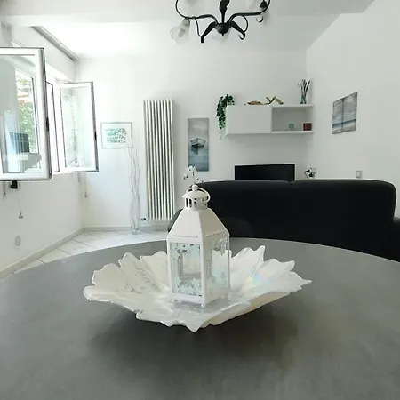 Casa Lety Con Giardino, By Affitti Brevi Διαμέρισμα