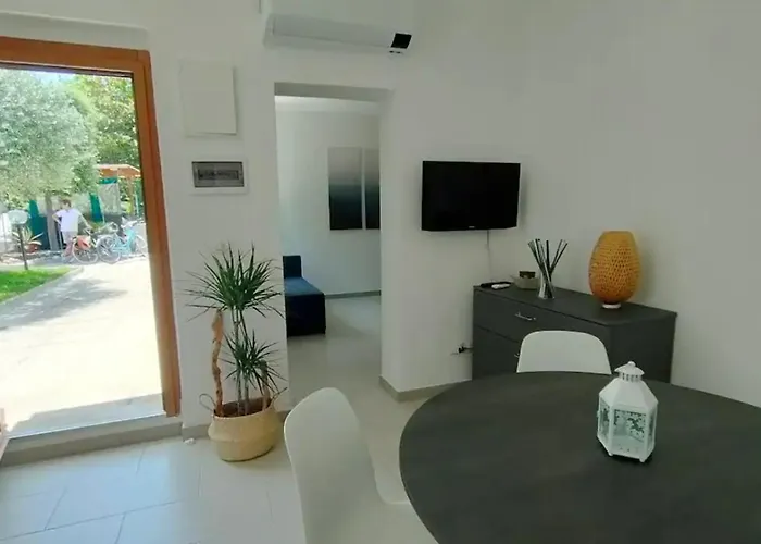 Casa Lety Con Giardino, By Affitti Brevi شقة